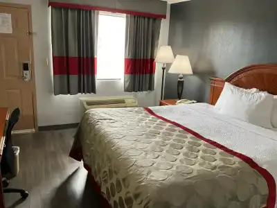 Ramada Macon - 25