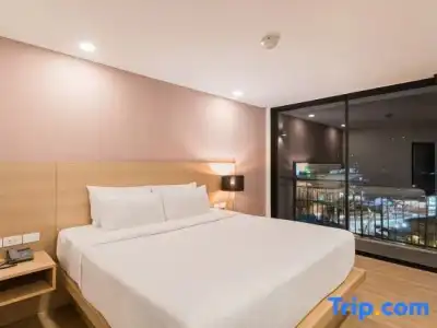 New Square Patong - 40