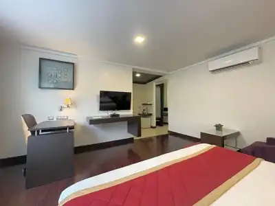37th Crescent - 54