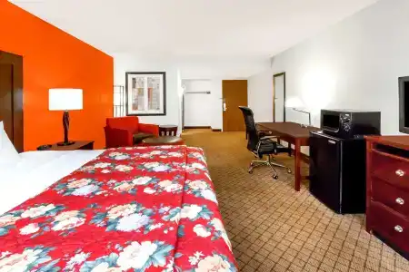 Ramada Lansing and Conference Center - 4