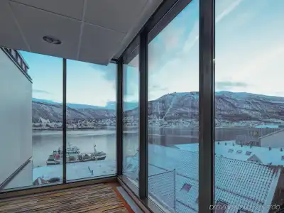 Radisson Blu, - 7