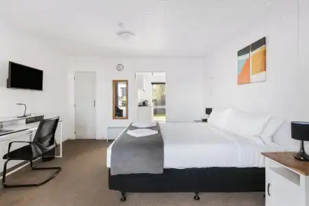 Roselands Motel - 111
