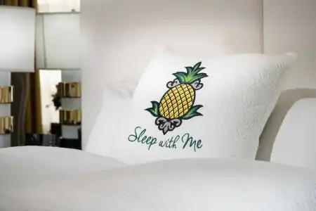 Staypineapple, An Iconic, The Loop - 62
