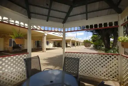 Highlander Motor Inn & Apartments - 10