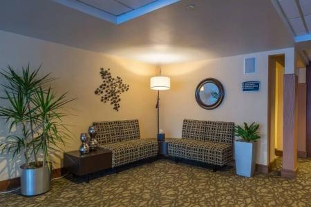 Ramada by Wyndham Milwaukee - 1