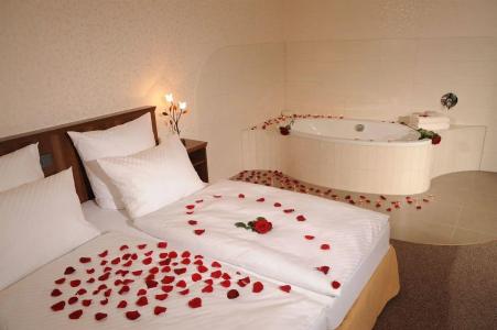 Mosel& Restaurant Zur Traube Gmbh - 1