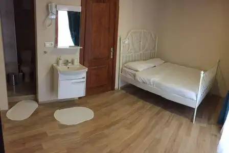 Cheers Midtown Hostel - 3