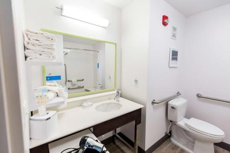 Hampton Inn Bismarck - 8
