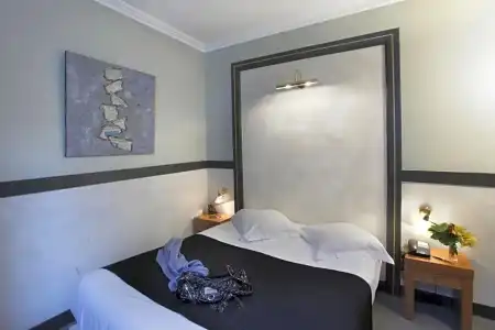 Hôtel Amoi Vieux Port - Marseille - 57