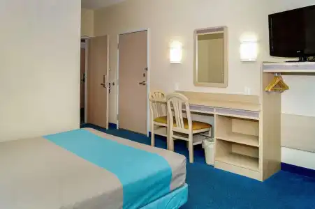 Motel 6 Peterborough, ON - 3