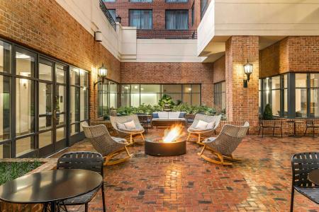 Sheraton Suites Old Town Alexandria - 37