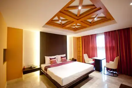 Siam Paradise Entertainment Complex - 4
