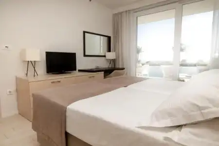 Romana Beach Apartments - 39