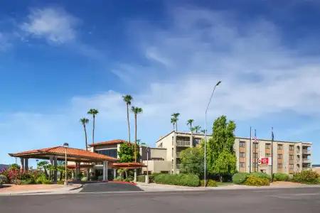 Best Western Plus Scottsdale Thunderbird Suites - 48