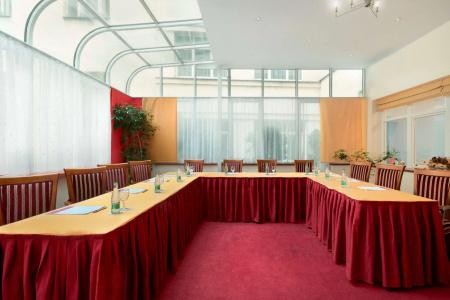 Ramada by Wyndham Prague City Centre - 13