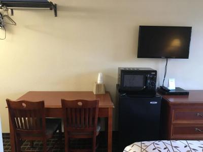 Van Ness Inn - 28
