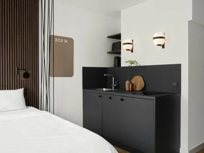 Bob W Munich Schwabing - 15