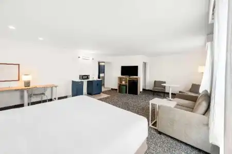 Barrington & Suites - 40