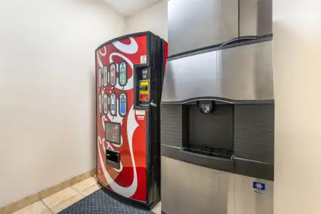 Best Western Plus Eastgate Inn & Suites - 11