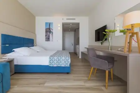 Romana Beach Apartments - 103