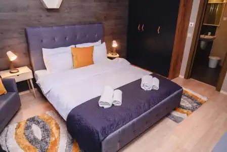BOUTIQUE Entry E - 80