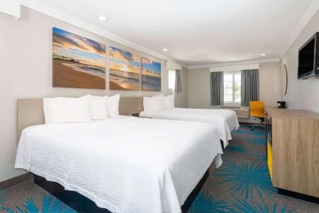 Days Inn by Wyndham Santa Monica - 50