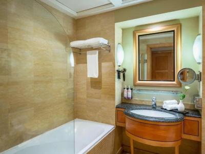 Mövenpick Doha - 8