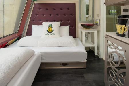 Staypineapple, An Artful, Midtown - 14