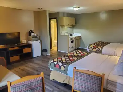 Super 8 by Wyndham Duncan - 22
