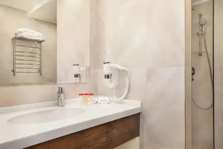 Ramada & Suites by Wyndham - 54