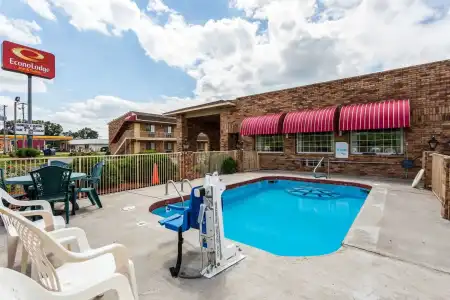 Econo Lodge Inn & Suites Little Rock SW - 16