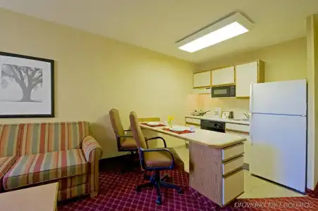 Southpoint Suites - 18