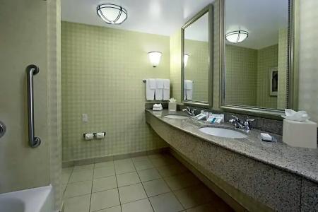 Hilton Garden Inn Sonoma County Airport - 66