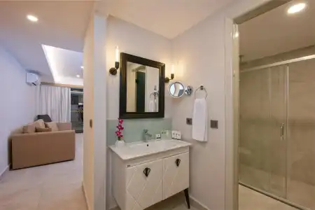 A Suite Side - 7