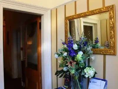Highfield Guest House - 8
