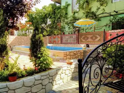 Batumi Wonderland Guest House - 27