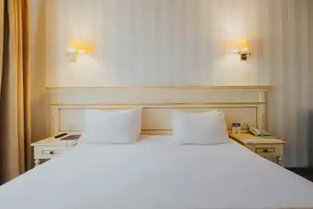 Premier Geneva - 85