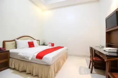 RedDoorz Plus @ Tegal Panggung - 27
