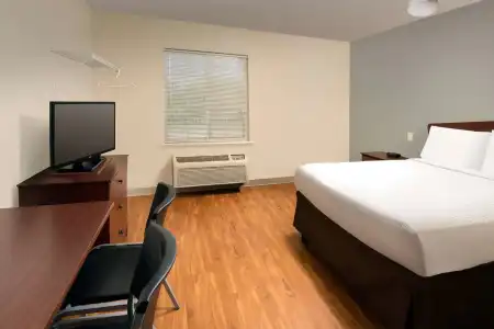 WoodSpring Suites Topeka - 31