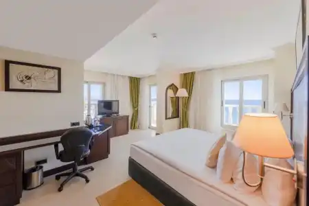 Crowne Plaza Antalya - 77