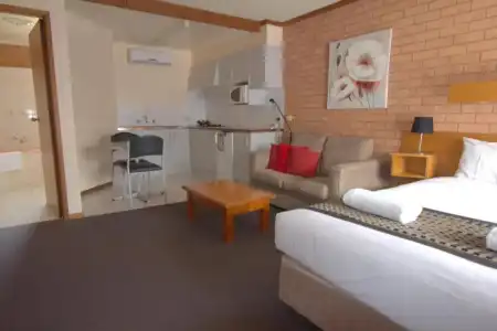 Blue Whale Motor Inn & Apartments - 22