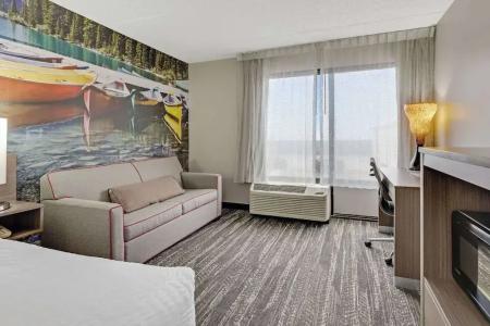 Clarion Pointe Near Erie Casino - 52