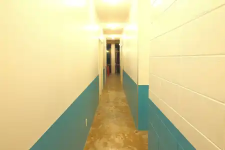 Seawall Hostel - 12