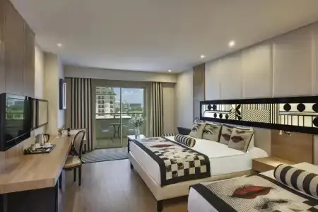 Delphin Imperial Lara - 51