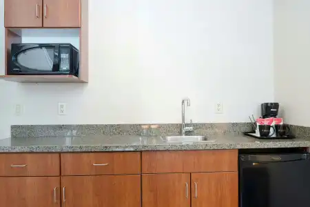 Sandmans & Suites Calgary West - 46