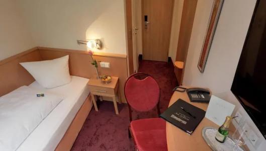 am Schloss Aurich - 16