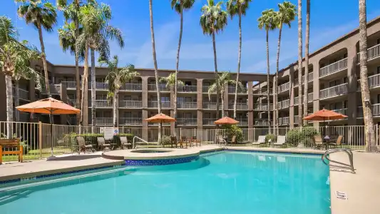 Best Western Plus Scottsdale Thunderbird Suites - 13