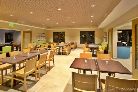 Country Inn & Suites by Radisson, Springfield Southeast - 13