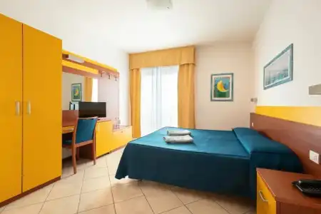 ApartSheila - 5