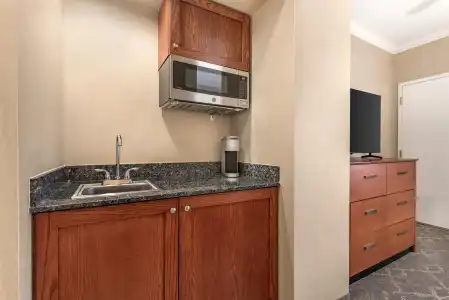 Best Western Plus Silver Saddle Inn - 74
